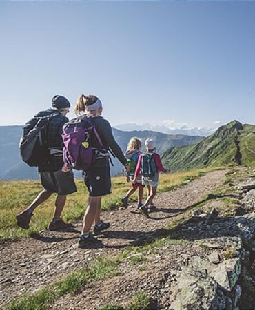 Familienwandern _ Family Hike Familienwandern _ Family Hike